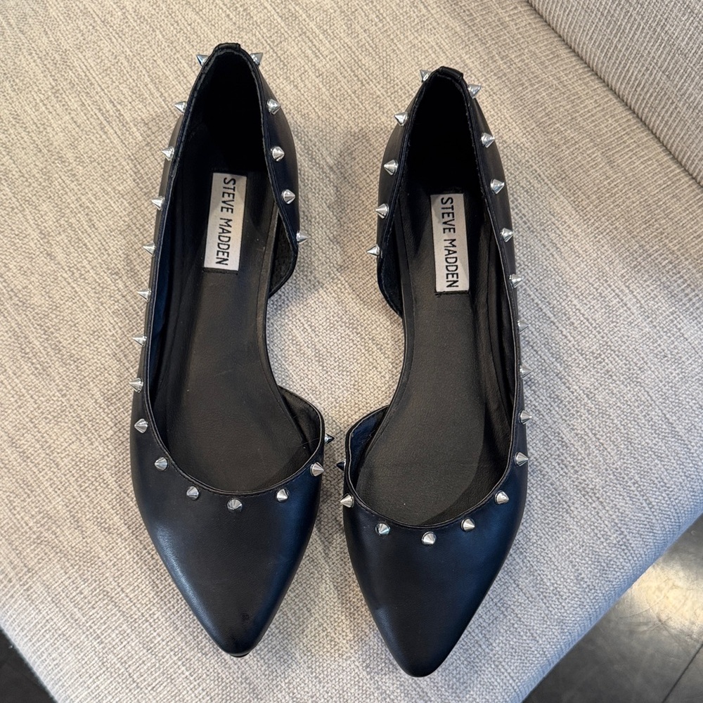 Steve Madden Black Empress Flats with Silver Studs spikes nwot